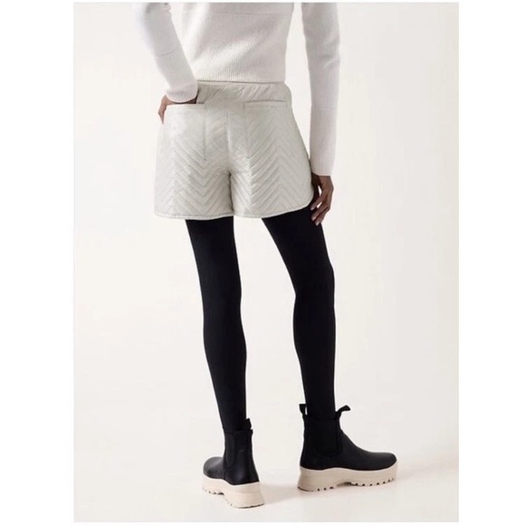 NWT Athleta Apres Ski Short Cream Beige Color Quilted Puffer Size 6 MSRP‎ $89 - Picture 4 of 9